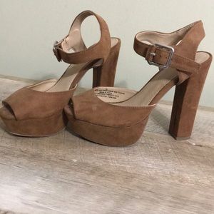 6.5 tan deer skin color chunk heel